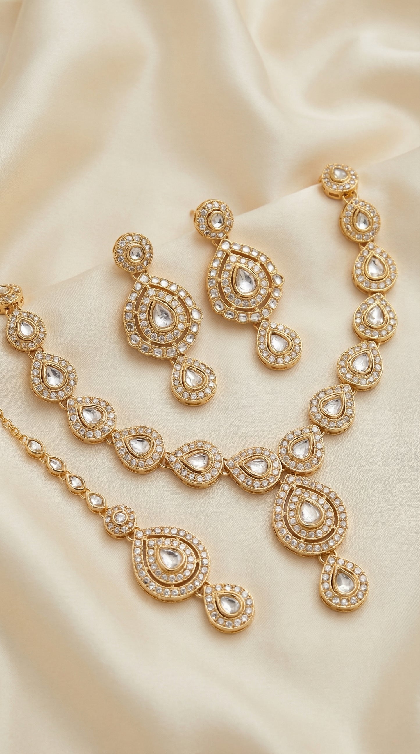 Gold Finish Gold Stone Necklace Set, earrings & maang tikka