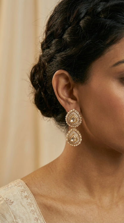 Gold Finish Gold Stone Necklace Set, earrings & maang tikka